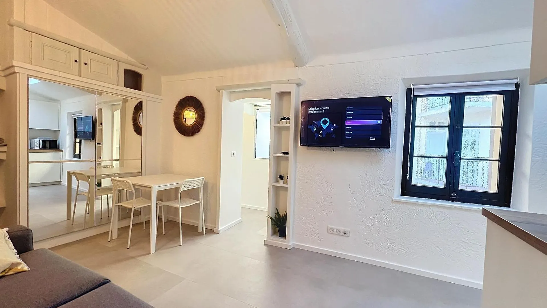 Joli Studio Cannes Marche Forville contacts